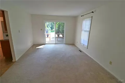 5513 Jaclyn Ln, Bethlehem, PA 18017 photo 3
