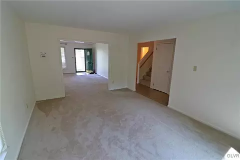 5513 Jaclyn Ln, Bethlehem, PA 18017 photo 4