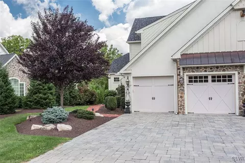 2059 Forge Run, Bethlehem, PA 18015 photo 2