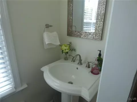 116 Front St, Hellertown, PA 18055 photo 19
