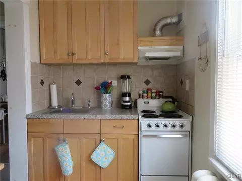 58 E Garrison St, Bethlehem, PA 18018 photo 3