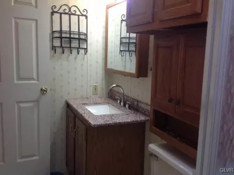 2 Valley View Dr, Bath, PA 18014 photo 7