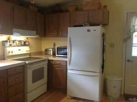 2 Valley View Dr, Bath, PA 18014 photo 6