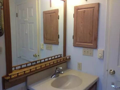 2 Valley View Dr, Bath, PA 18014 photo 14