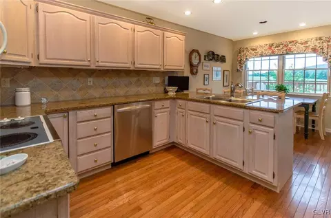 1025 Stone Stack Dr, Bethlehem, PA 18015 photo 11