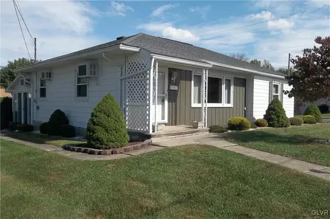 172 E 2nd St, Wind Gap, PA 18091 photo 1