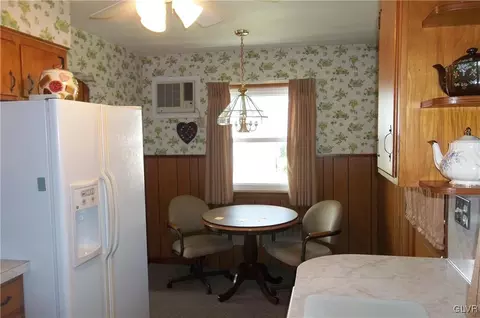 172 E 2nd St, Wind Gap, PA 18091 photo 27