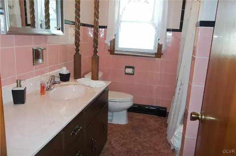 172 E 2nd St, Wind Gap, PA 18091 photo 22