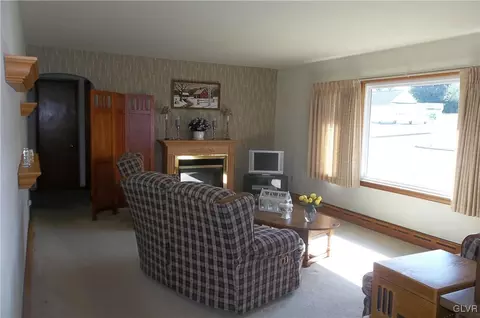172 E 2nd St, Wind Gap, PA 18091 photo 9