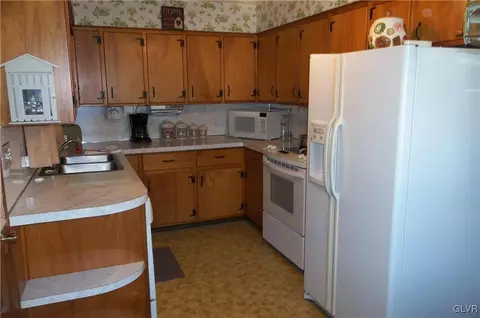 172 E 2nd St, Wind Gap, PA 18091 photo 26
