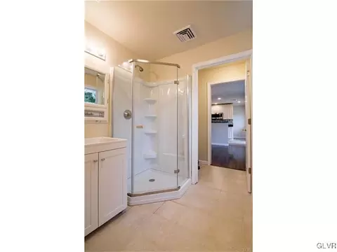 5632 Mohawk Dr, Bethlehem, PA 18017 photo 9
