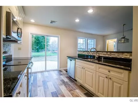 5632 Mohawk Dr, Bethlehem, PA 18017 photo 7