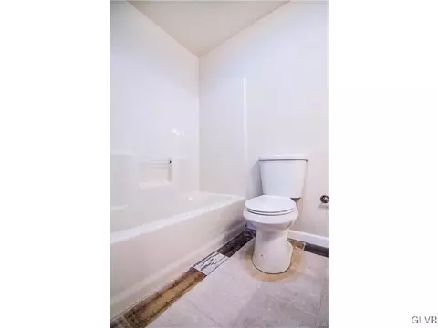 5632 Mohawk Dr, Bethlehem, PA 18017 photo 10