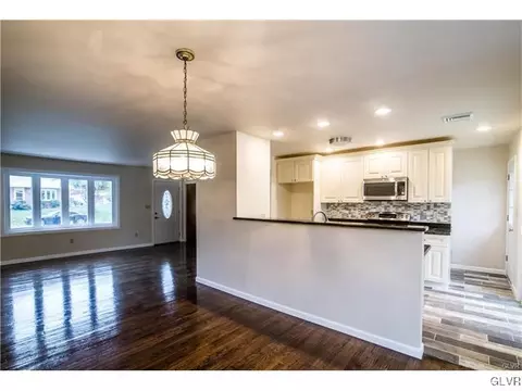5632 Mohawk Dr, Bethlehem, PA 18017 photo 4