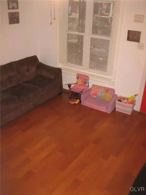 532 E Laurel St, Bethlehem, PA 18018 photo 3