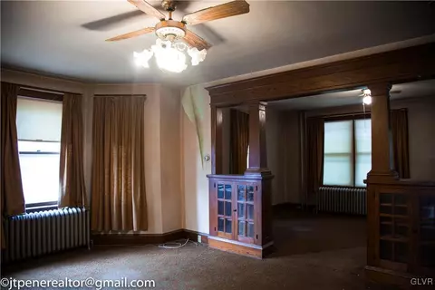 110 E High St, Hellertown, PA 18055 photo 5