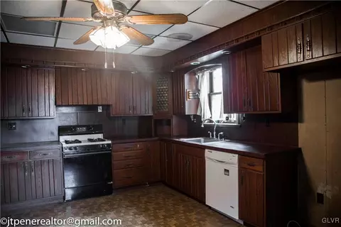 110 E High St, Hellertown, PA 18055 photo 4