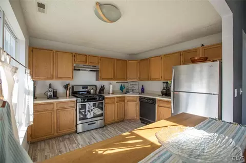 1902 Mattis St, Hellertown, PA 18055 photo 13