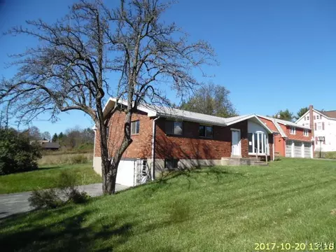 731 Point Phillips Rd, Bath, PA 18014 photo 2