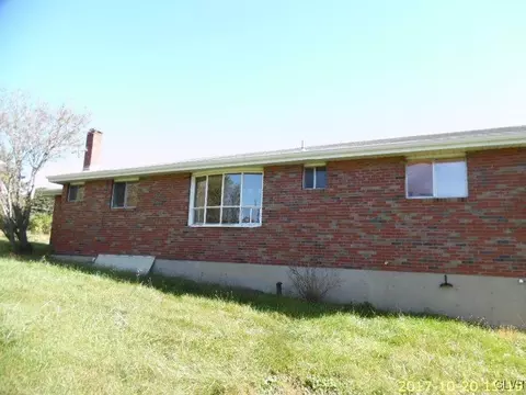 731 Point Phillips Rd, Bath, PA 18014 photo 4