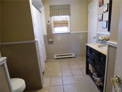 4005 Devonshire Rd, Bethlehem, PA 18020 photo 9