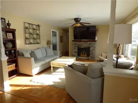 4005 Devonshire Rd, Bethlehem, PA 18020 photo 2