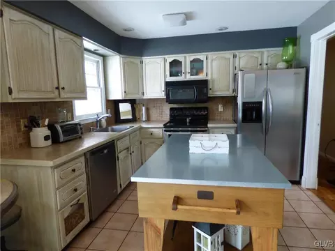4005 Devonshire Rd, Bethlehem, PA 18020 photo 8