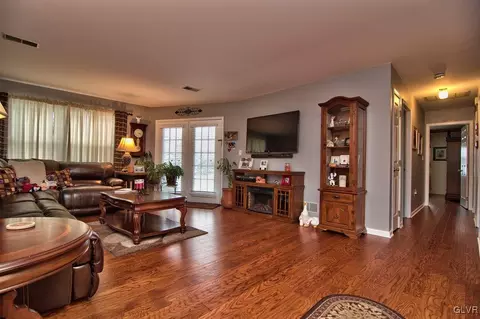 4602 Cheryl Dr, Bethlehem, PA 18017 photo 8