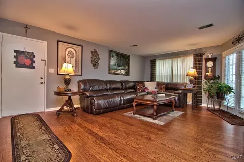 4602 Cheryl Dr, Bethlehem, PA 18017 photo 3