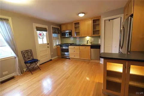 436 E Garrison St, Bethlehem, PA 18018 photo 3