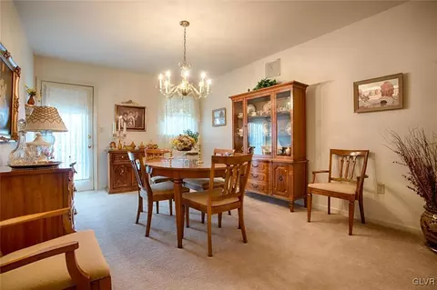 4324 Laurel Ct, Bethlehem, PA 18020 photo 4