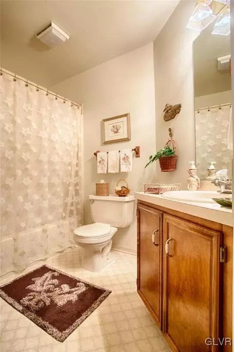 4324 Laurel Ct, Bethlehem, PA 18020 photo 5