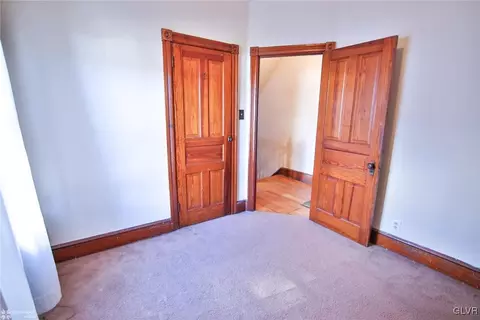 266 Broad St, Bath, PA 18014 photo 17