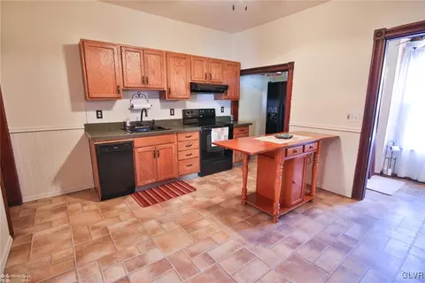 266 Broad St, Bath, PA 18014 photo 9