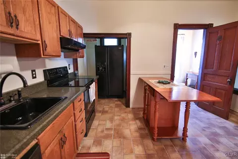 266 Broad St, Bath, PA 18014 photo 10