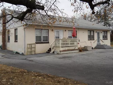 2401 Old Post Rd, Coplay, PA 18037 photo 1