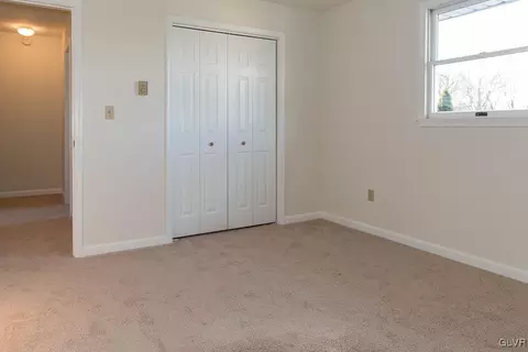 532 E Main St, Bath, PA 18014 photo 13