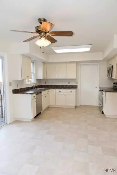 532 E Main St, Bath, PA 18014 photo 5