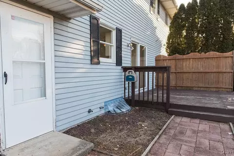 532 E Main St, Bath, PA 18014 photo 23