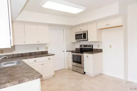 532 E Main St, Bath, PA 18014 photo 6