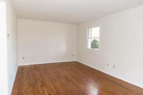 532 E Main St, Bath, PA 18014 photo 3