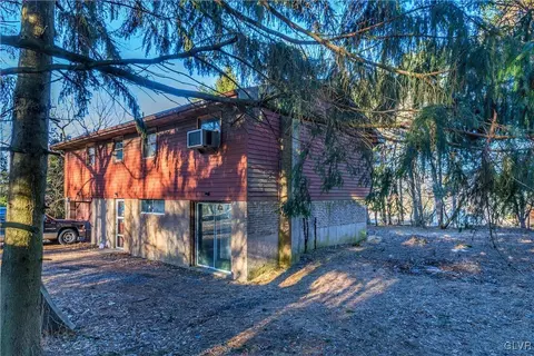 332 Smith Rd, Bath, PA 18014 photo 4