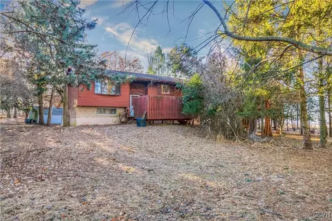 332 Smith Rd, Bath, PA 18014 photo 3
