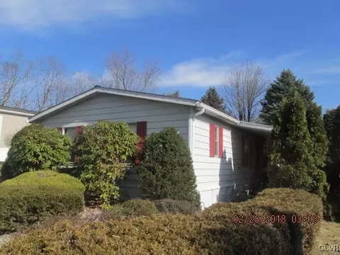 2 Parkview Ct, Bath, PA 18014 photo 3