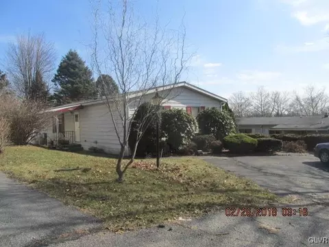 2 Parkview Ct, Bath, PA 18014 photo 2