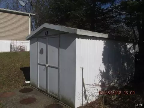 2 Parkview Ct, Bath, PA 18014 photo 5