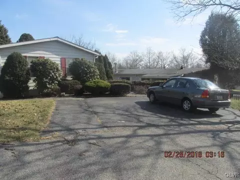 2 Parkview Ct, Bath, PA 18014 photo 1
