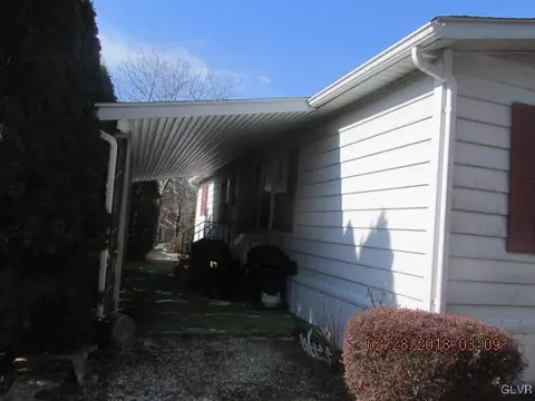2 Parkview Ct, Bath, PA 18014 photo 4