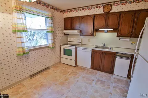 313 Spring St, Bethlehem, PA 18018 photo 5