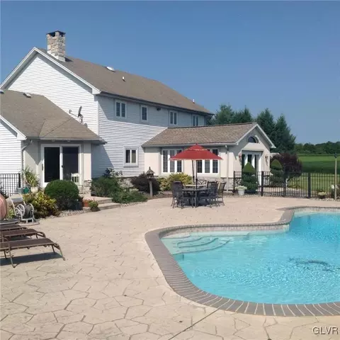 438 Eagle View Dr, Bath, PA 18014 photo 37